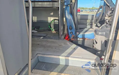 2015 Ford Econoline E450 Super Duty Cutaway Van z USA, uszkodzony, nr VIN 1FDFE4FS1FDA08410